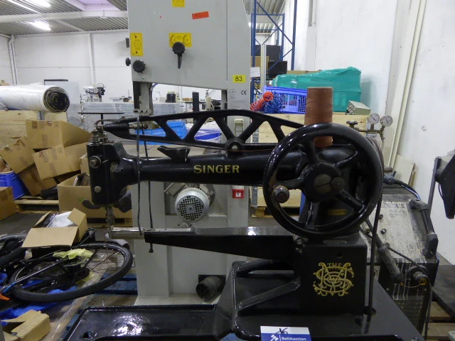 Industriele naaimachine singer - afbeelding 2 van  3