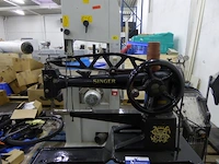 Industriele naaimachine singer - afbeelding 2 van  3