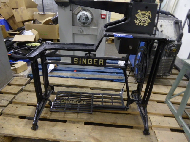Industriele naaimachine singer - afbeelding 3 van  3