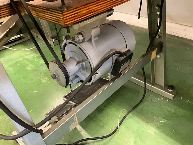 Industriële naaimachine willcox & gibbs 504/i-43 - afbeelding 9 van  10