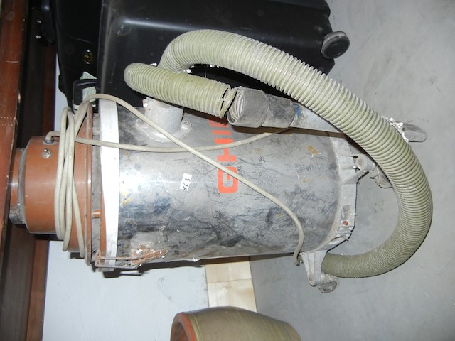 Industriele stofzuiger plus bloempot - afbeelding 2 van  2