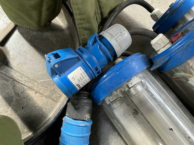 Industriële tl- verlichting (3x) - afbeelding 2 van  3