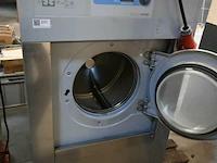 Industriële wasmachine op drijfkracht - merk : electrolux - afbeelding 2 van  4