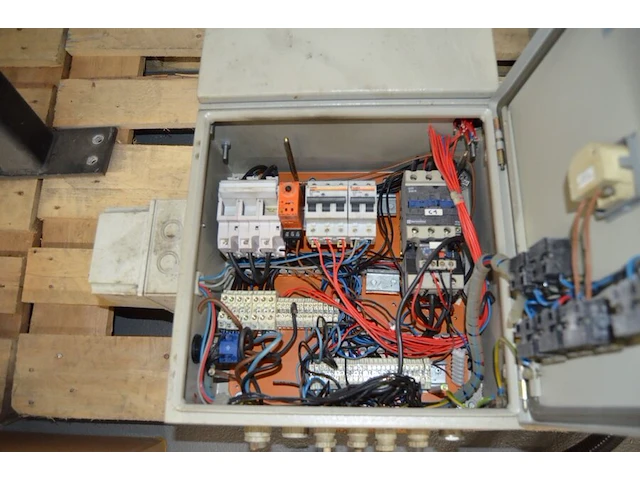 Industriele zekeringskast met inhoud, 2 industriele stroomverdeelkasten met inhoud - afbeelding 4 van  7