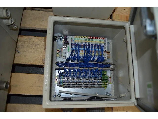 Industriele zekeringskast met inhoud, 2 industriele stroomverdeelkasten met inhoud - afbeelding 6 van  7