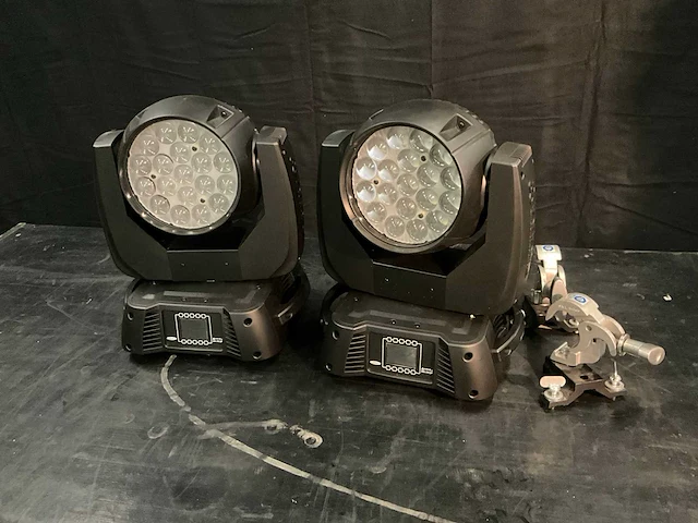 Infinity 1915 pix led-moving head (2x) - afbeelding 1 van  9