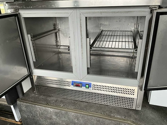 Infrico koelwerkbank rvs + extra rvs koeling + koelvitrine - afbeelding 10 van  15