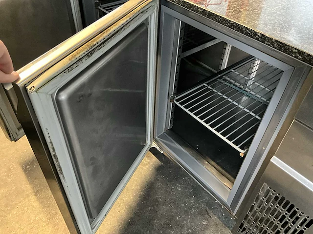 Infrico koelwerkbank rvs + extra rvs koeling + koelvitrine - afbeelding 4 van  15