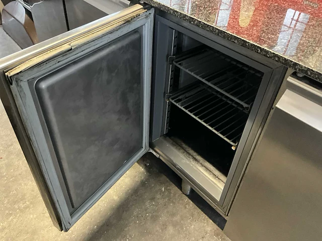 Infrico koelwerkbank rvs + extra rvs koeling + koelvitrine - afbeelding 5 van  15