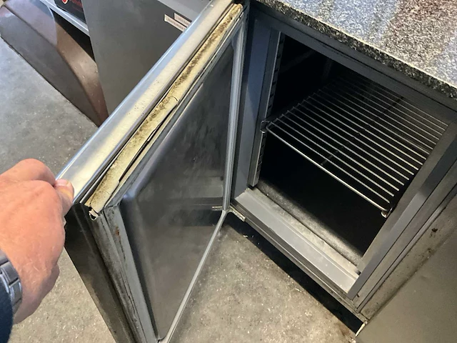 Infrico koelwerkbank rvs + extra rvs koeling + koelvitrine - afbeelding 6 van  15