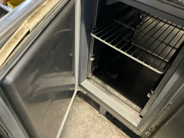 Infrico koelwerkbank rvs + extra rvs koeling + koelvitrine - afbeelding 7 van  15