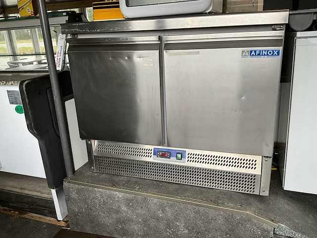 Infrico koelwerkbank rvs + extra rvs koeling + koelvitrine - afbeelding 9 van  15