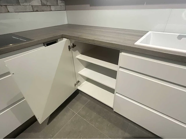 Ingerichte keuken uitgerust expo - afbeelding 2 van  23