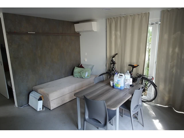 Ingerichte luxe stacaravan adria - afbeelding 17 van  19