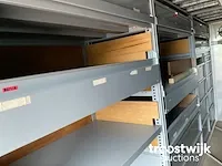 Ingerichte militaire materiaalcontainer - afbeelding 2 van  10