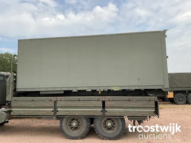 Ingerichte militaire materiaalcontainer - afbeelding 7 van  10