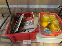 Inhoud 2 bakken divers - afbeelding 1 van  4