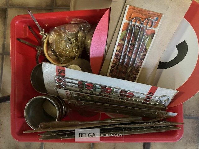 Inhoud 2 bakken divers - afbeelding 2 van  4