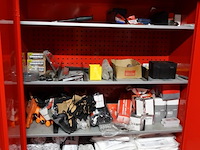 Inhoud 3x metalen kast - afbeelding 13 van  17