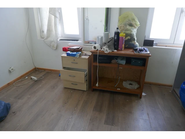 Inhoud aan meubels bovenverdieping - afbeelding 2 van  3