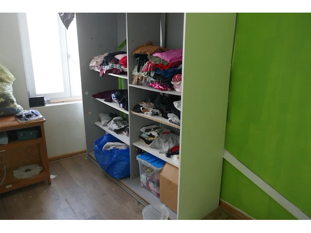 Inhoud aan meubels bovenverdieping - afbeelding 3 van  3