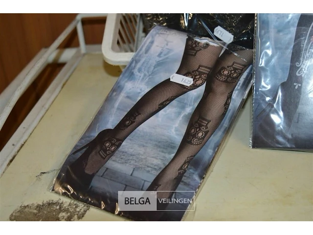 Inhoud bak ±16 halloween panty's - afbeelding 3 van  4