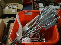 Inhoud bak deursluiting poort - afbeelding 1 van  3