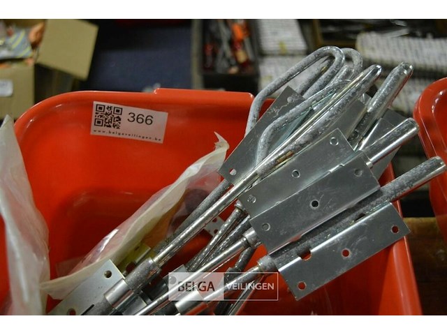 Inhoud bak deursluiting poort - afbeelding 2 van  3