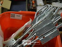 Inhoud bak deursluiting poort - afbeelding 2 van  3