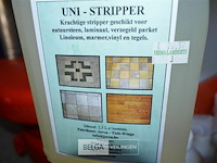 Inhoud bak div poetsprodukten - afbeelding 2 van  4