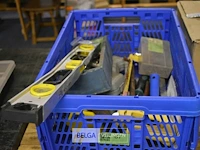 Inhoud bak div werkmaterialen - afbeelding 1 van  3