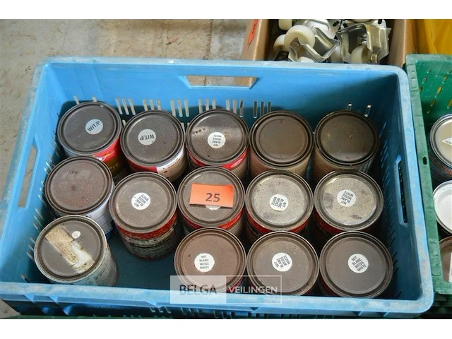 Inhoud bak diverse soorten verf - afbeelding 1 van  2