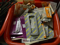 Inhoud bak krammen, nagelhaken - afbeelding 1 van  4