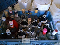 Inhoud bak met div dranken - afbeelding 1 van  3