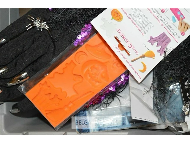 Inhoud bak partij div halloween deco - afbeelding 2 van  4