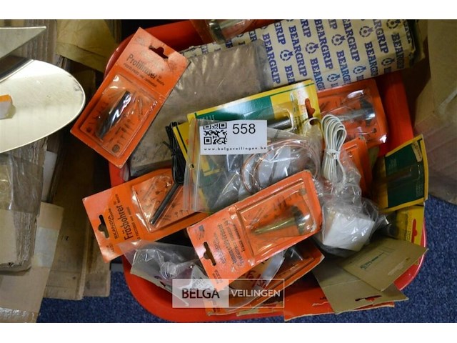 Inhoud bak partij div materialen - afbeelding 1 van  3