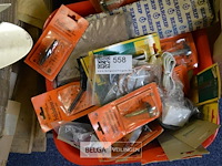 Inhoud bak partij div materialen - afbeelding 1 van  3