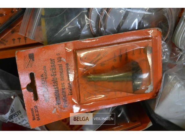 Inhoud bak partij div materialen - afbeelding 2 van  3