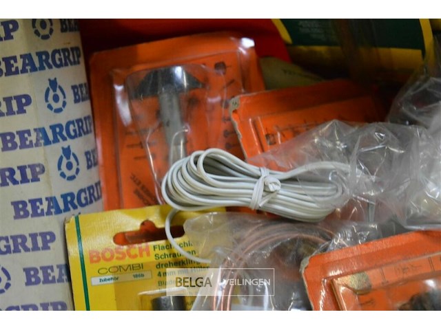 Inhoud bak partij div materialen - afbeelding 3 van  3