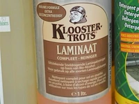 Inhoud bak partij div poetsprodukten, laminaatreiniger, boenwas, olieverwijderaar, enz - afbeelding 7 van  7