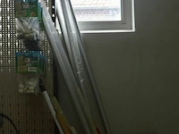 Inhoud bak partij stelen voor bijlen enz… - afbeelding 1 van  3