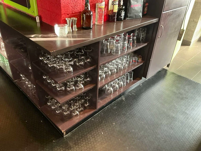 Inhoud bar en koelcel - afbeelding 6 van  32
