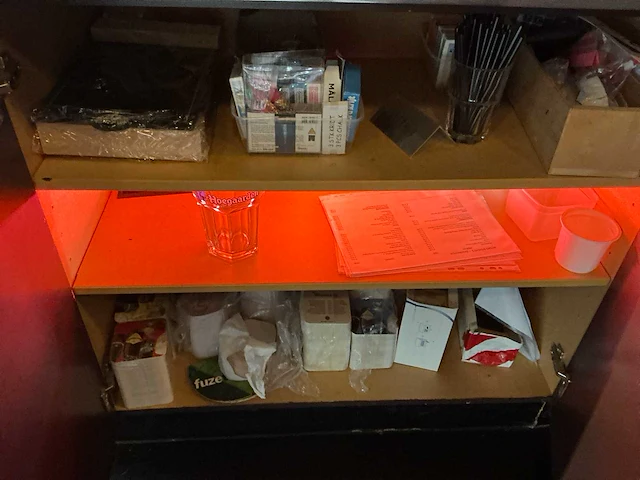 Inhoud bar en koelcel - afbeelding 17 van  32