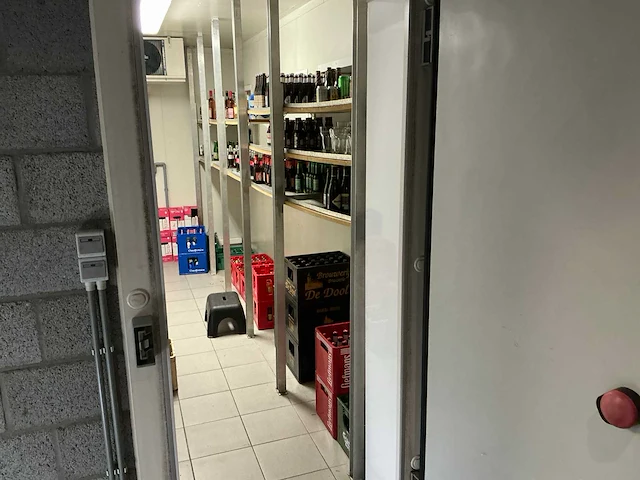 Inhoud bar en koelcel - afbeelding 12 van  32