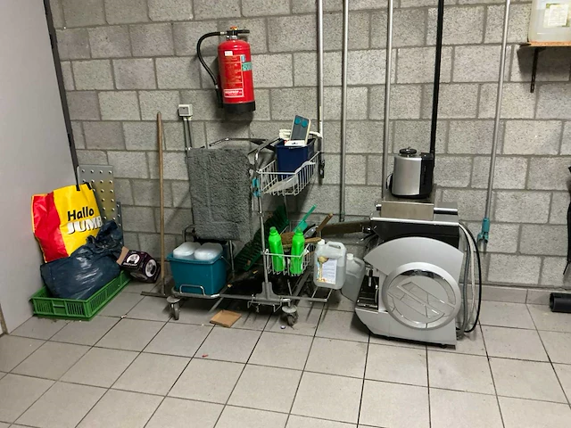 Inhoud berging - afbeelding 2 van  14