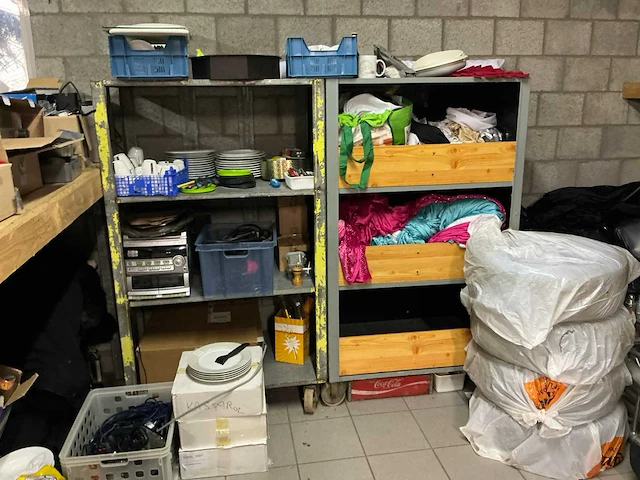 Inhoud berging - afbeelding 11 van  14