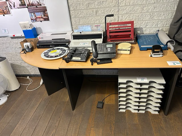 Inhoud bureau - afbeelding 1 van  5