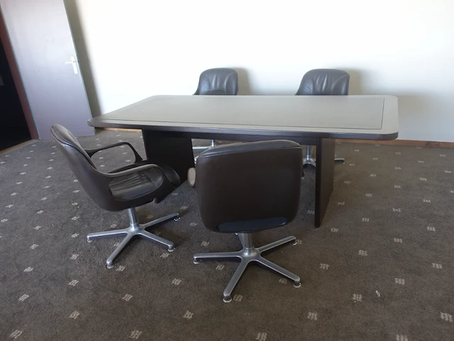 Inhoud bureau - afbeelding 4 van  13