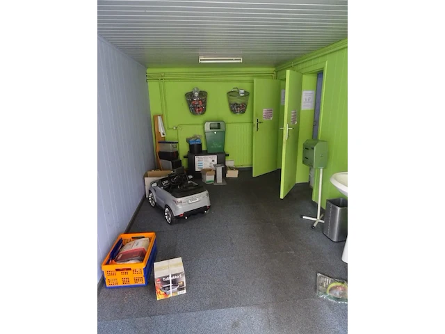 Inhoud bureauruimte+ garage - afbeelding 1 van  32