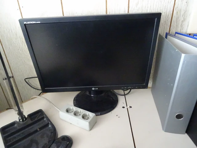 Inhoud bureauruimte+ garage - afbeelding 17 van  32
